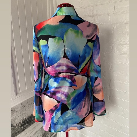 Michael Taylor floral print semi sheer blouse. - Picture 10 of 10